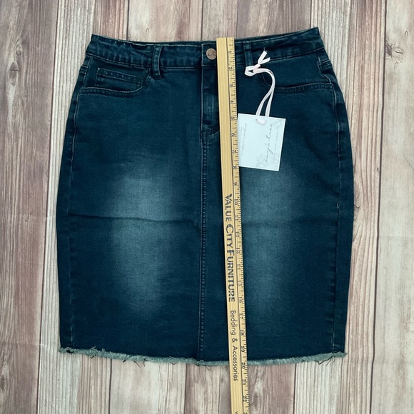 Evy’s Tree Denim Skirt in Dark Wash - NWT - Picture 8 of 8